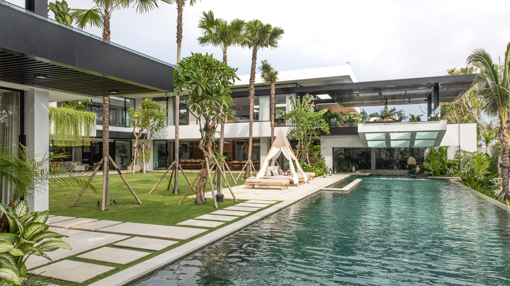 Villa Norbu - Sleek modern, tropical getaway